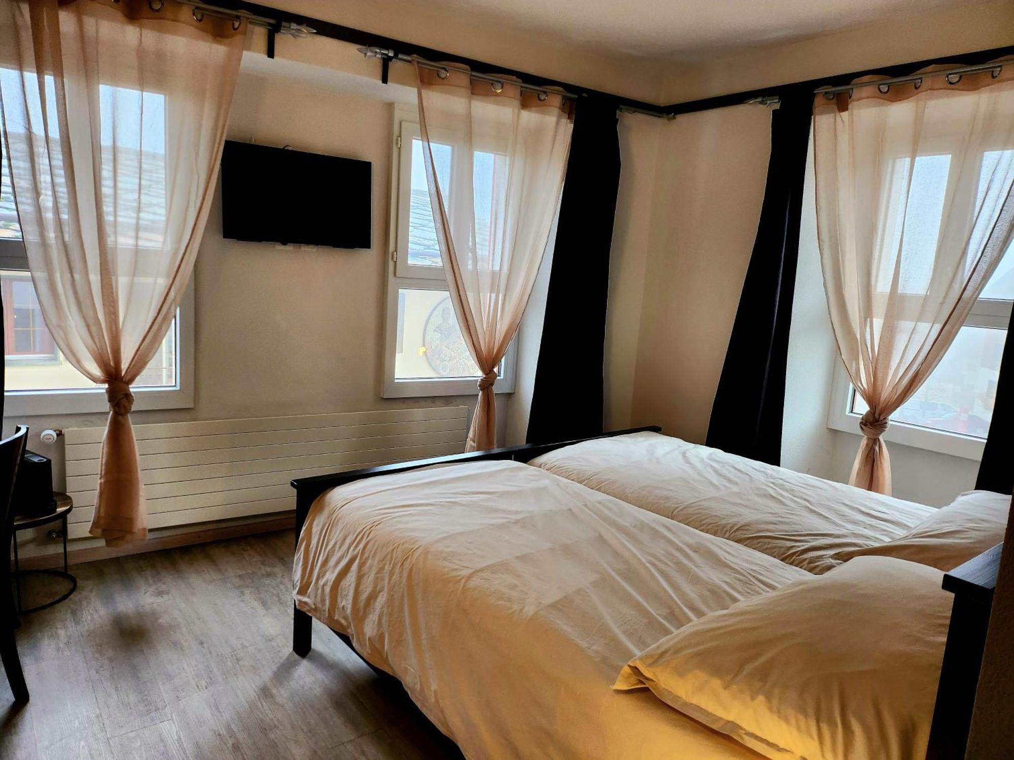 Auberge De L'Union ランス エクステリア 写真