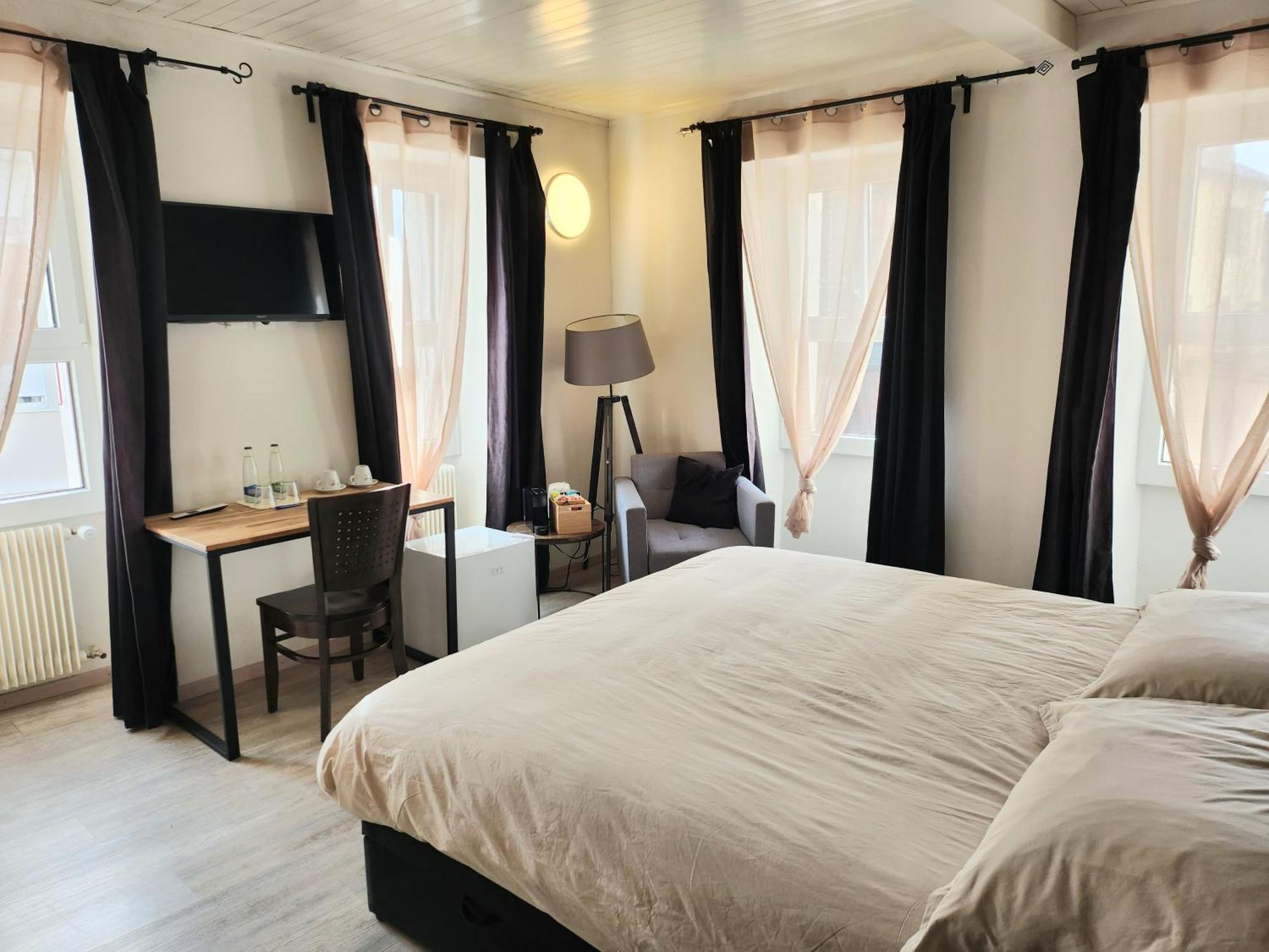 Auberge De L'Union ランス エクステリア 写真